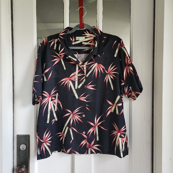 Tommy Bahama Tops - Tommy Bahama 100% Silk Casual Button Down Short Sleeve Top, Sz L